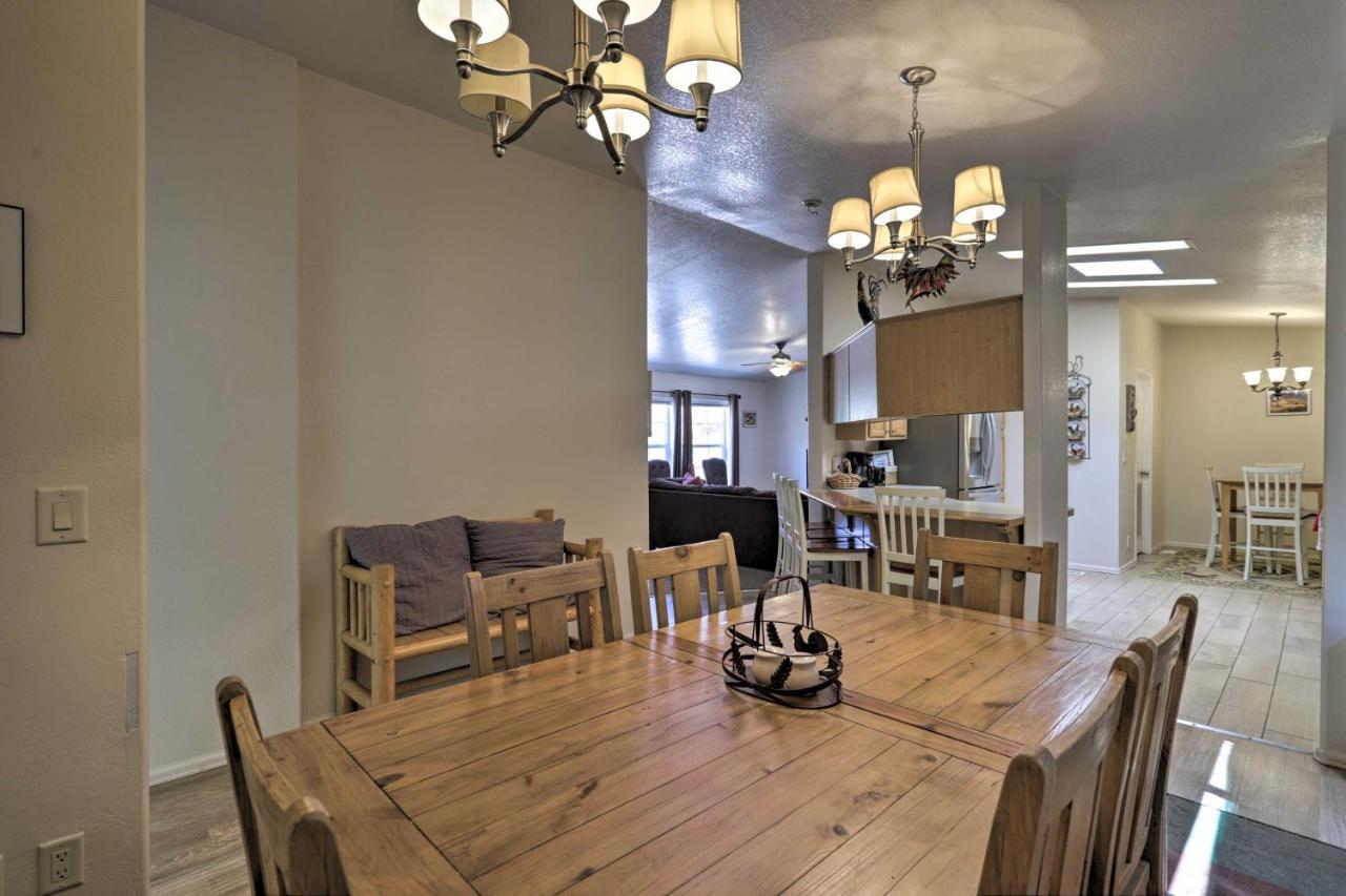 Rustic Retreat Moab Townhome With Grill And Fire Pit エクステリア 写真