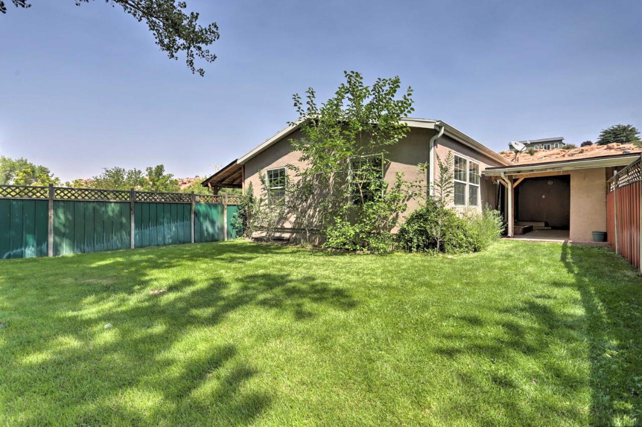 Rustic Retreat Moab Townhome With Grill And Fire Pit エクステリア 写真