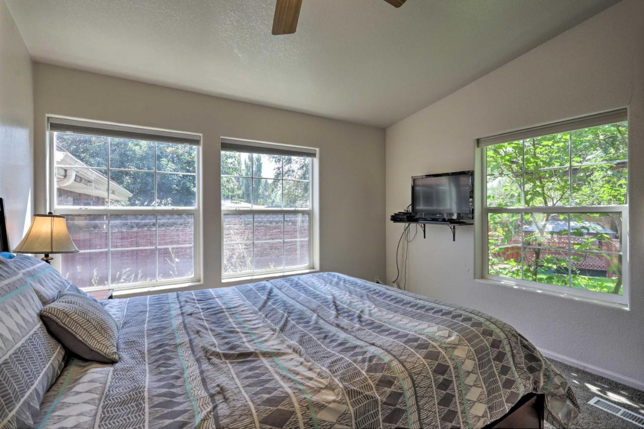 Rustic Retreat Moab Townhome With Grill And Fire Pit エクステリア 写真