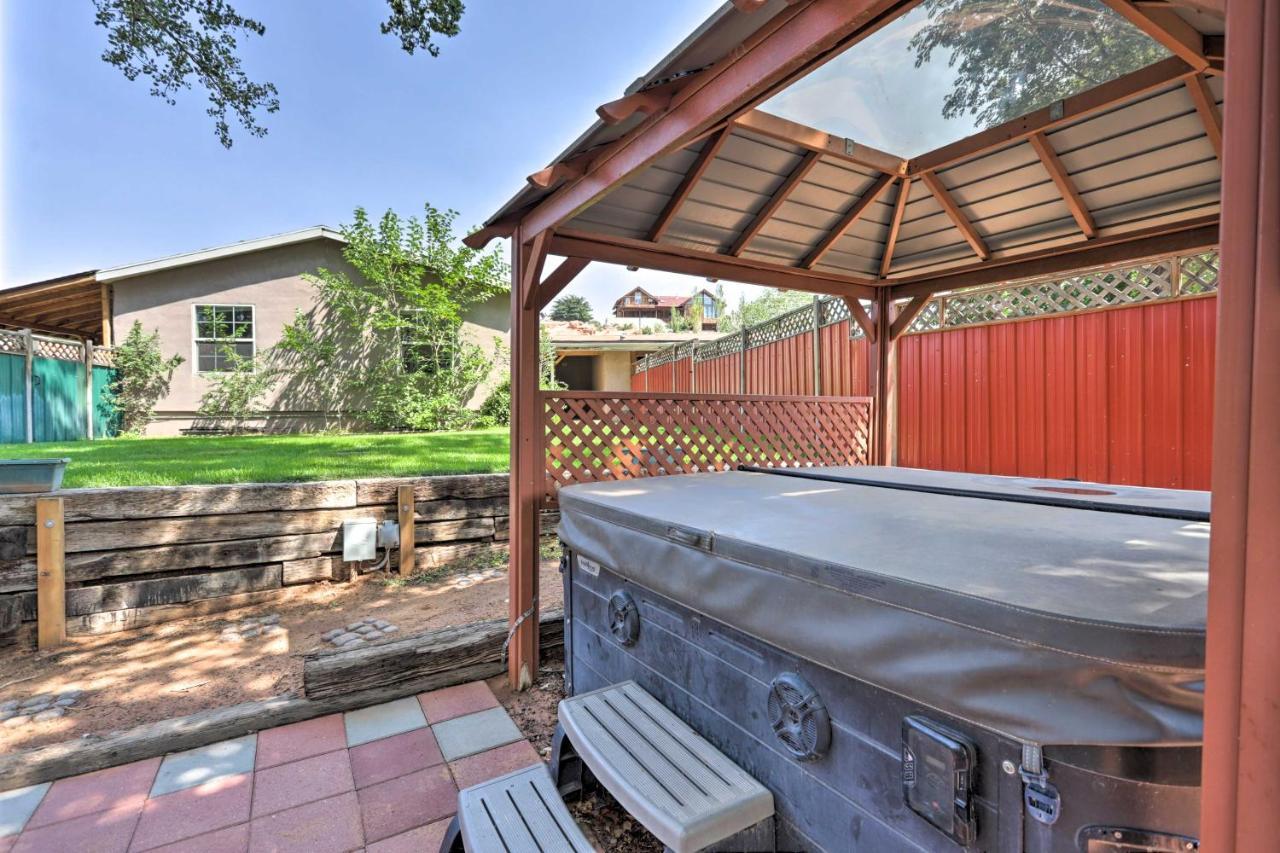 Rustic Retreat Moab Townhome With Grill And Fire Pit エクステリア 写真
